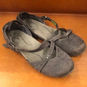 Ahnu Tullia Brown Leather Yoga Ballet Mary Jane Flats, Size 7